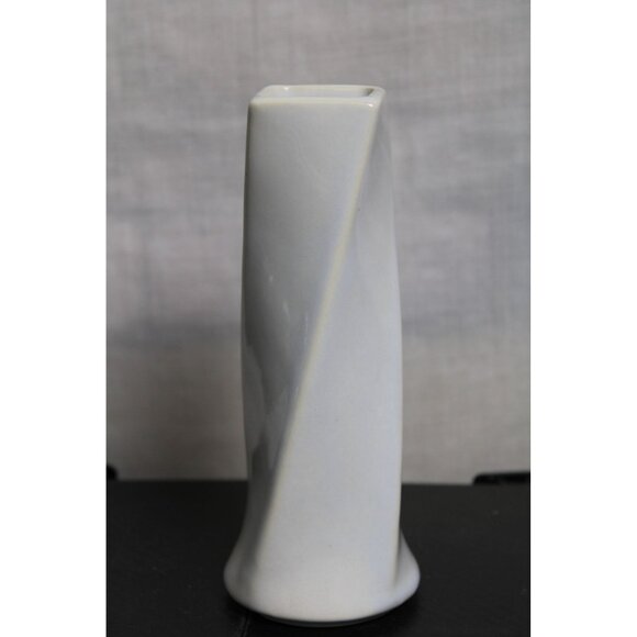 V. McCoy Florine Small White Vase #542 - Picture 1 of 4